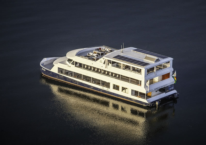 Zambezi-Dinner-Cruises-3.jpg
