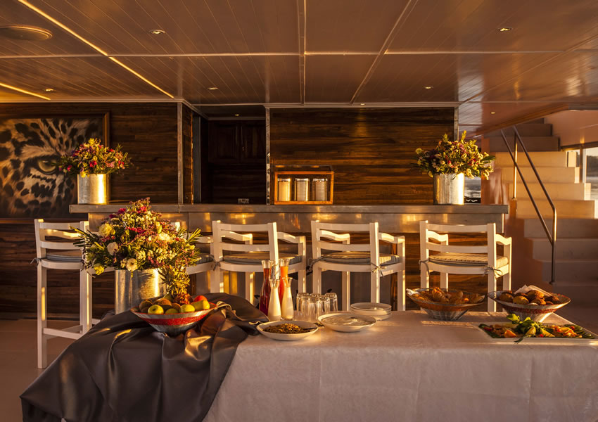 Zambezi-Dinner-Cruises-8.jpg